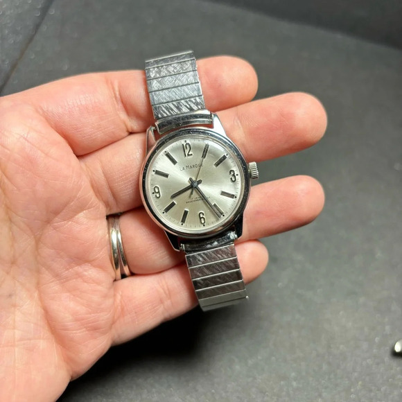 Vintage LA MARQUE Wristwatch 17 Jewels Shockresistant Mechanical Wind Up Watch - Picture 1 of 9